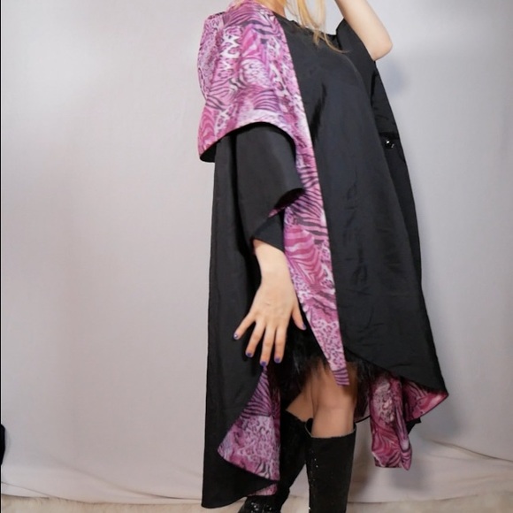 SIMONTON Says Rain Poncho Designed by George Simonton Purple Animal Print Lining - Picture 7 of 16
